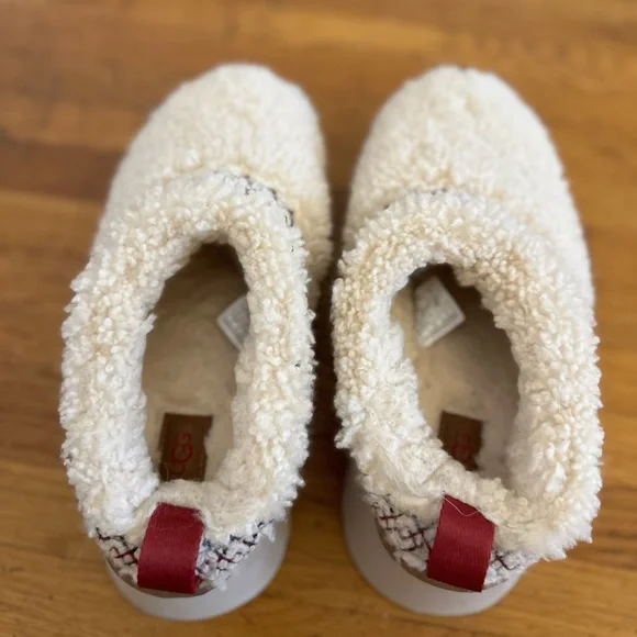 ♥️Pre-loved UGG Braid Tazz in natural slippers - women’s 6♥️ - Picture 3 of 5